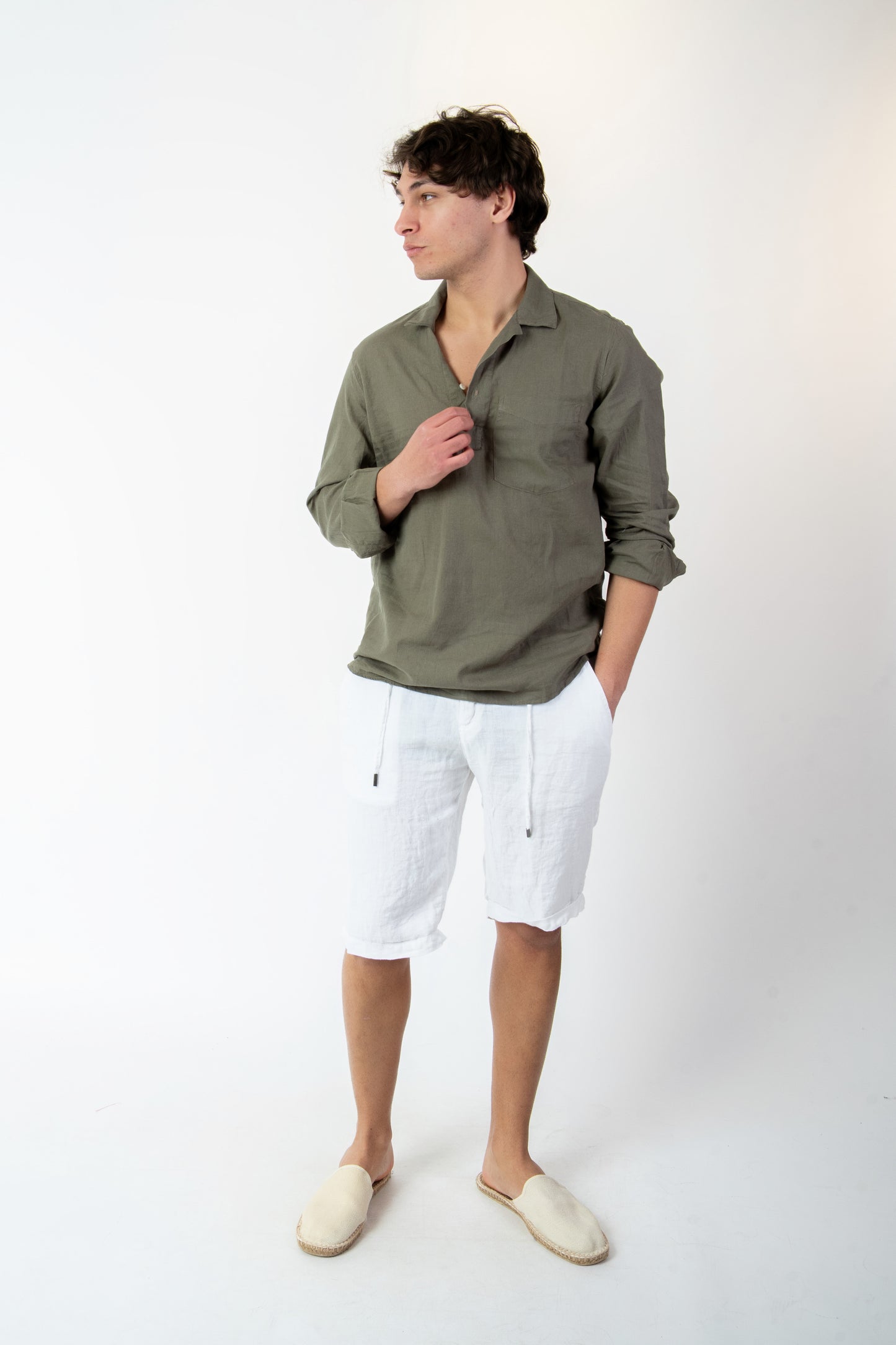 Santorini - Polo camicia in lino verde militare